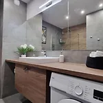 Apartment Q Zenith- Trzypokojowy, Klimatyzowany Przy Manufakturze Z Garazem Gratis, Fv
