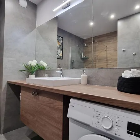 公寓 Q Zenith- Trzypokojowy, Klimatyzowany Przy Manufakturze Z Garazem Gratis, Fv